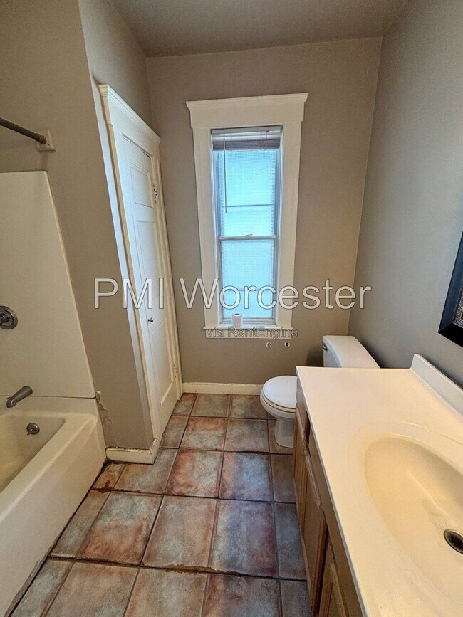 Photo - 174 Ingleside Ave Unit 2