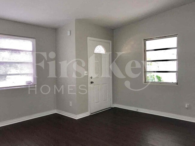 Photo - 2706 Lorna Rd