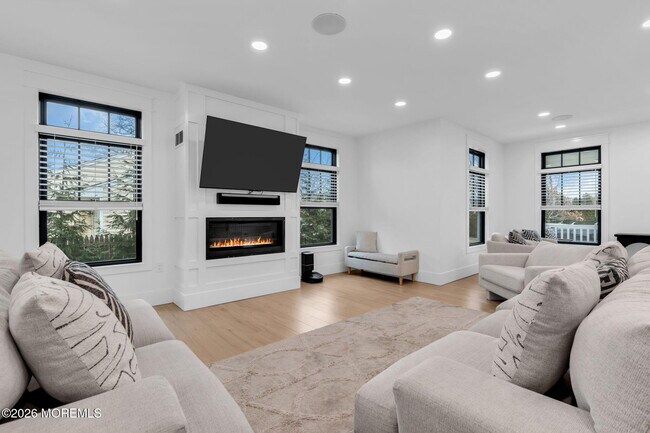 Photo - 2017 5th Ave