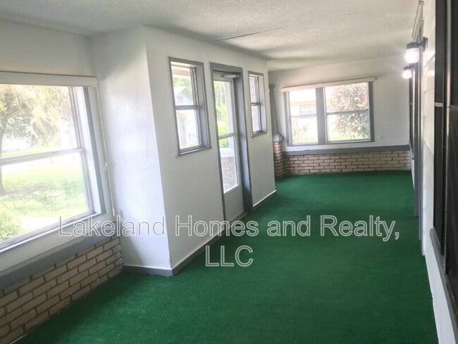 Photo - 1060 E Wabash St