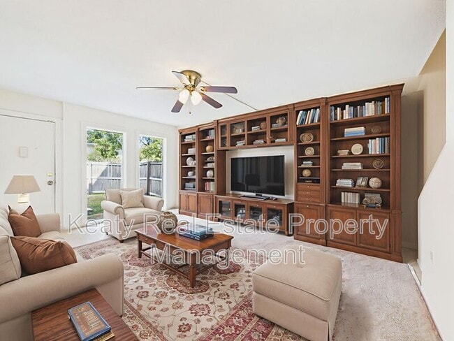 Photo - 201 Fox Run Ave