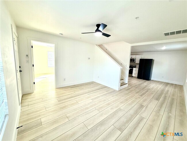 Photo - 2204 W San Antonio St Unit 1