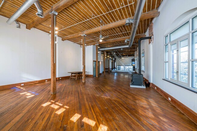 Photo - 161 Mangum St SW