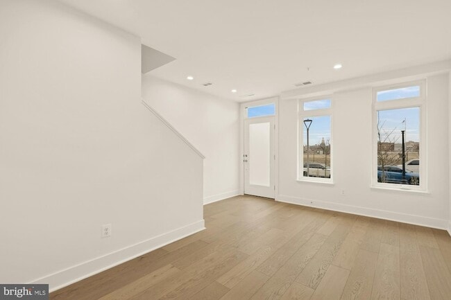 Photo - 2607 1st St NW