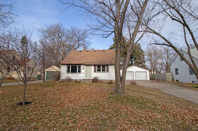 Photo - 825 Madison St