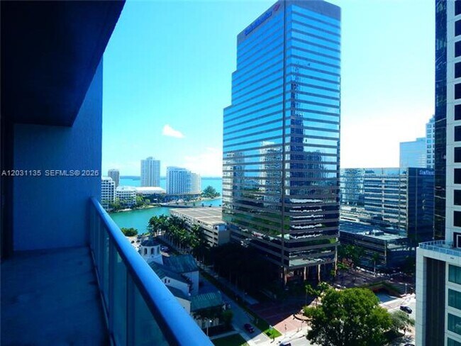 Photo - 500 Brickell Ave Unidad 500 Brickell Ave # 1808