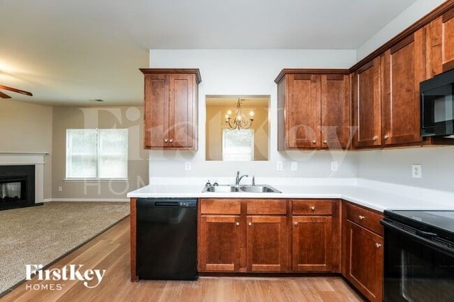 Photo - 496 Grenier Terrace NE