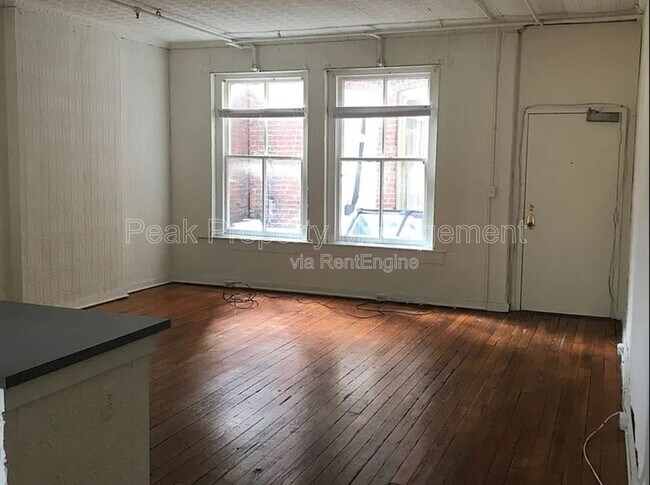 Photo - 308 W Broad St Unidad B