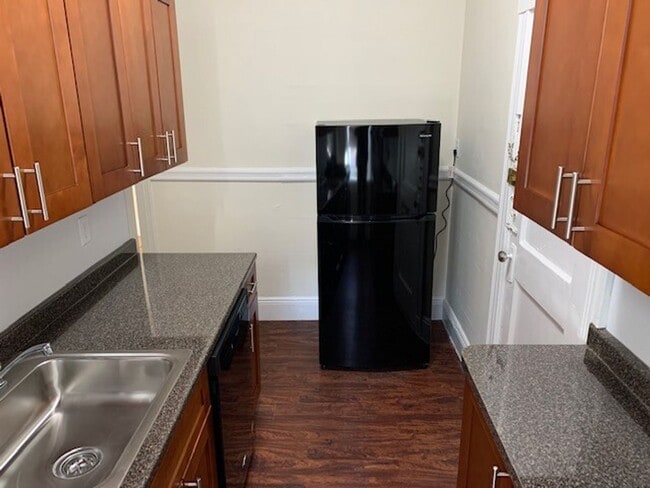 Photo - Huge 2 bed unit with the landlord paying the broker's fee for 9/1!!