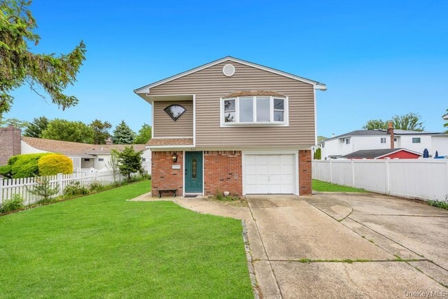 Building Photo - 405 Massapequa Ave