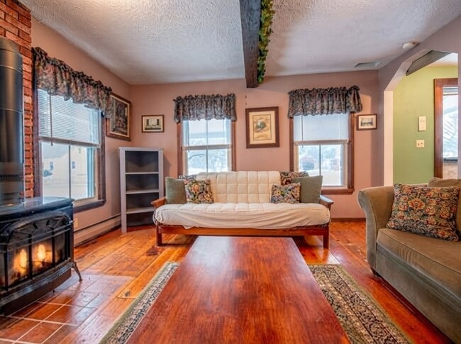 984 Quincy Rd