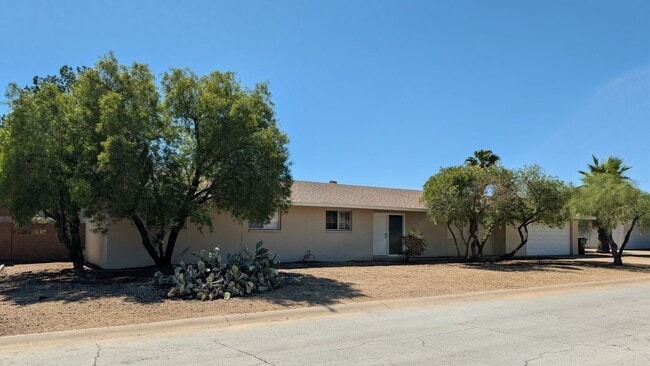 Building Photo - EXCEPTIONAL AREA/NEIGHBORHOOD-4 Bedrooms~S...