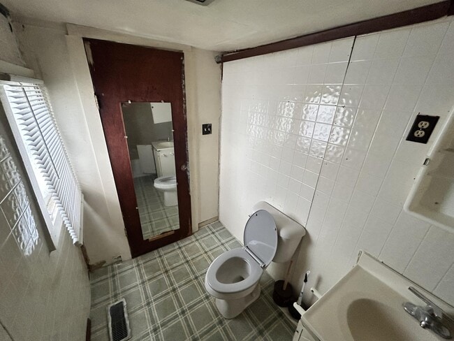 Photo - 615 E Water St