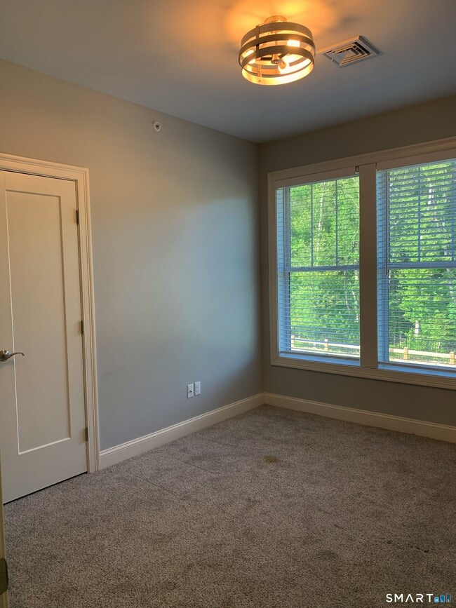 Photo - 501 Edgewater Cir