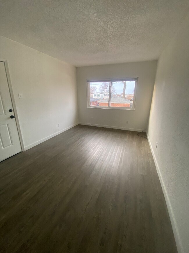 Photo - 815C Courtois Unit C