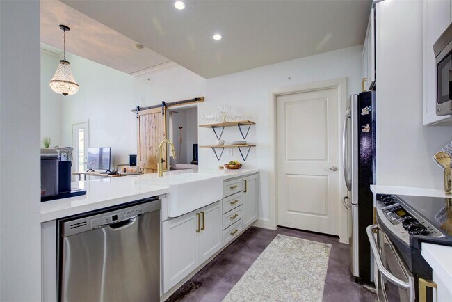 Building Photo - 1010 Rosine St Unit 43