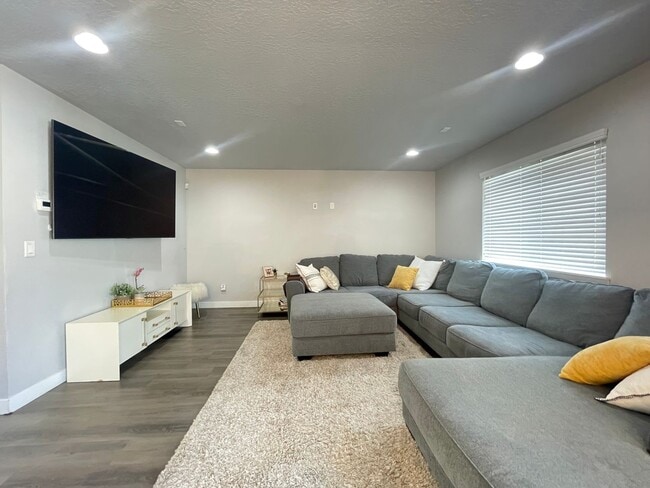 Photo - Great Home Available August 1.