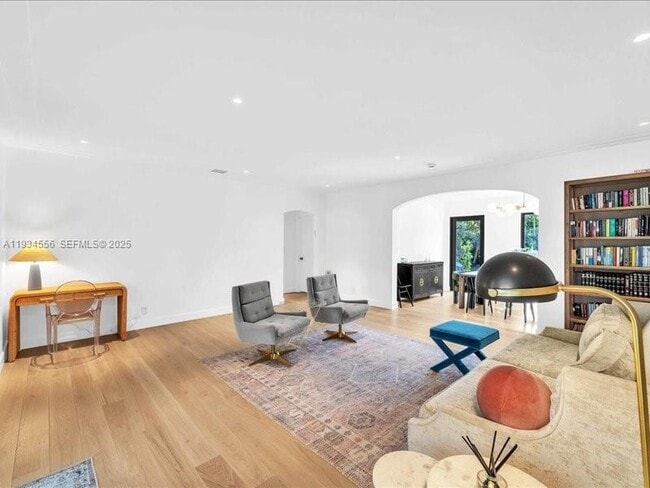 Building Photo - 920 W 47th Ct