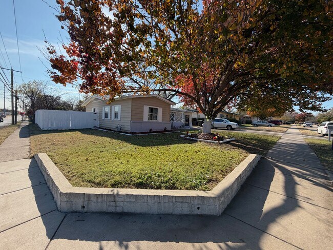 Photo - 2136 Ridgeway St