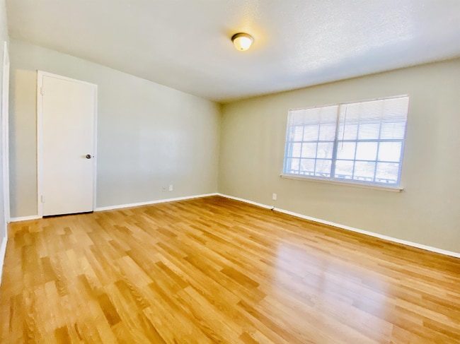 Photo - 3807 Englewood Cir Unidad 3807