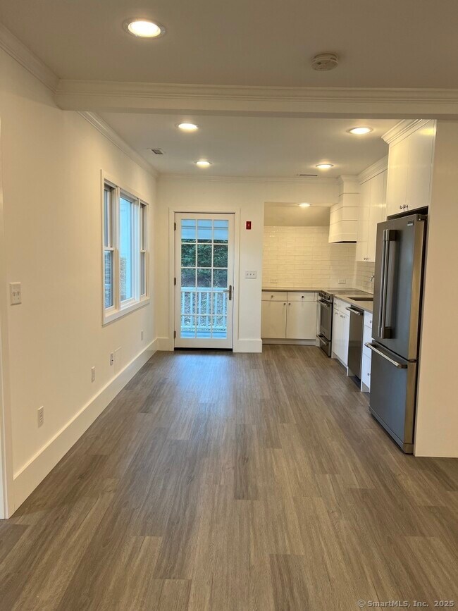 Photo - 693 Boston Post Rd