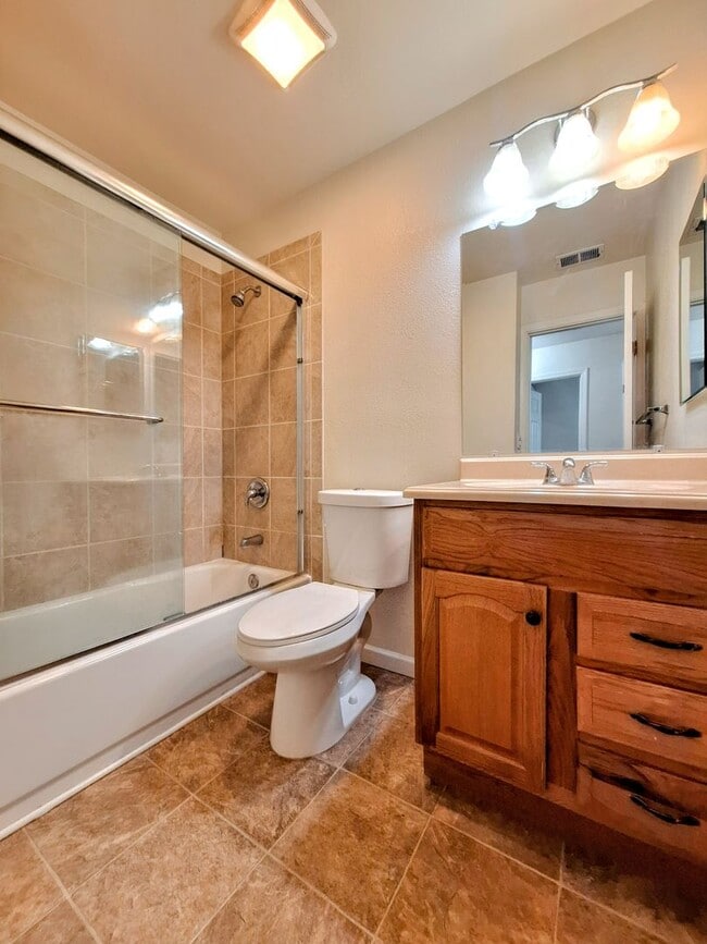 Photo - Great Second Floor 2bd Condo With Pool in Gated Complex