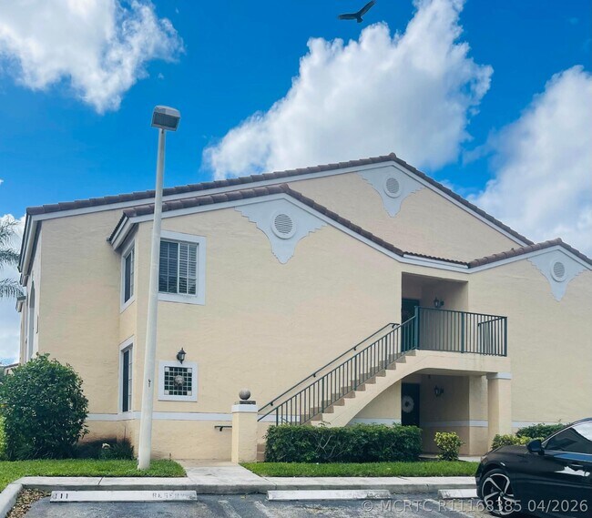 1743 Village Blvd Unidad 107