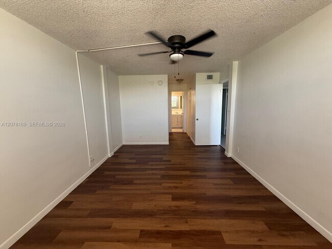 500 Executive Center Dr Unidad 4J