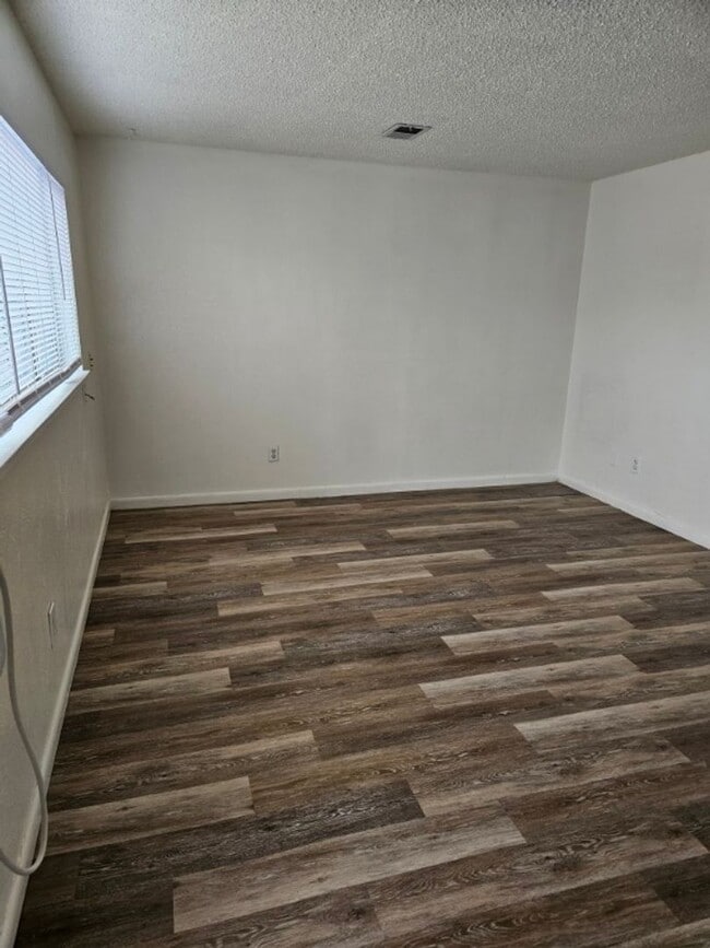 Photo - 300 W Union Ave Unidad 1