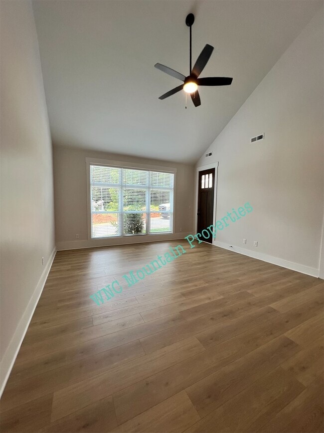 Photo - 7 Heartleaf Cir