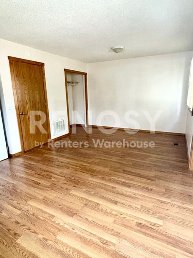 Photo - 403 4th Ave NE