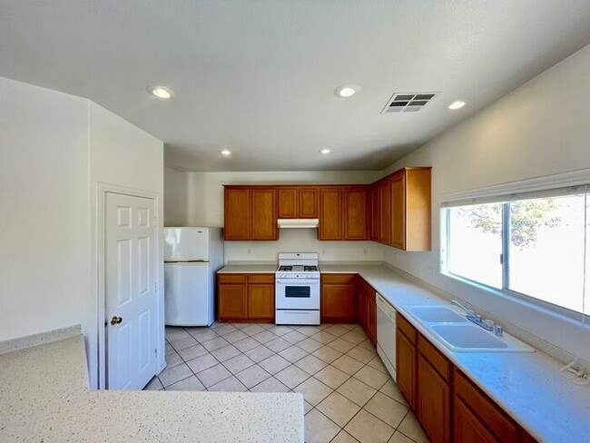 Photo - Carry Over Showing: This property has been shown before and will be rented to the first most qual...