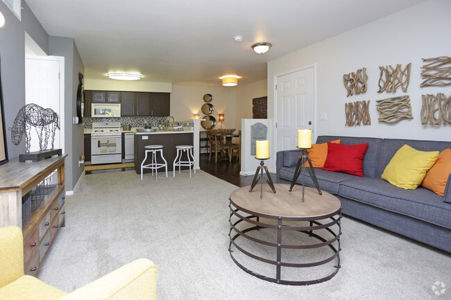 2BR, 2BA - Renovated - 1010 SF - Village at Westmeadow