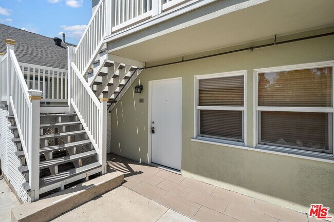 Photo - 2235 1/2 Laverna Ave Apartment