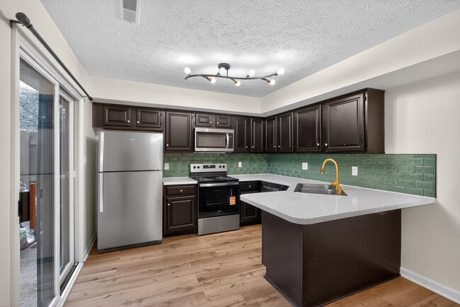 Building Photo - 433 Darby Creek Rd