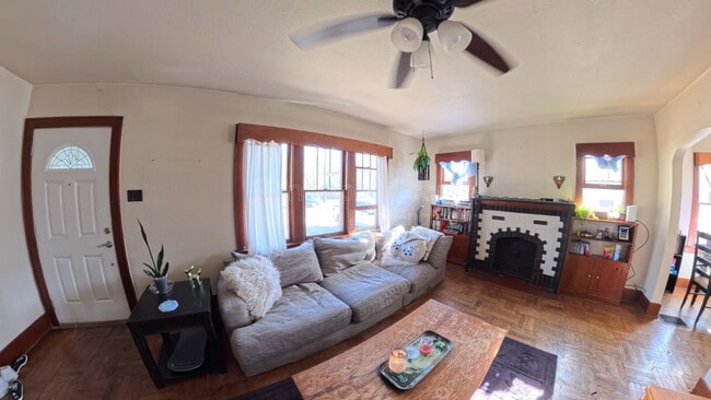 Photo - 1121 E Mulberry St