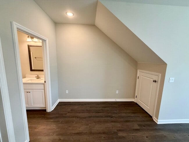 Photo - 1974 Midyette Rd Unit 711