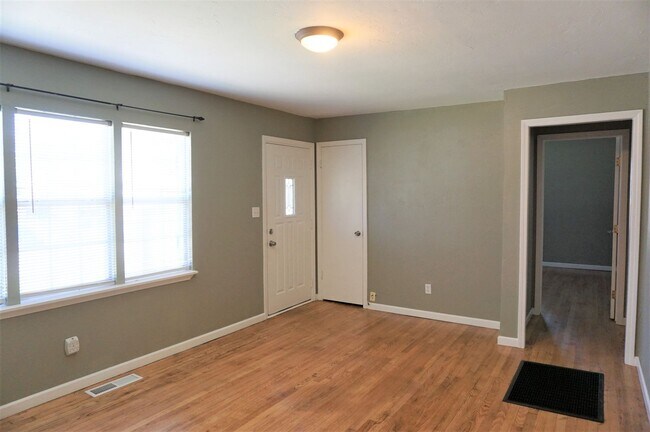 Photo - 2 Bed 1 Bath 1 Car Garage in the Village R...