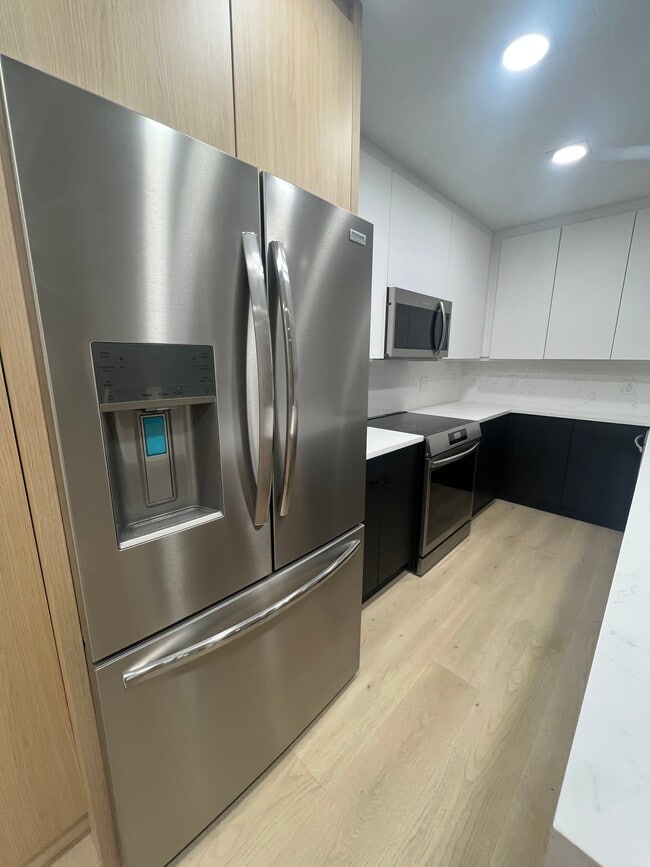 Photo - 910 W Hallam St Unit 12