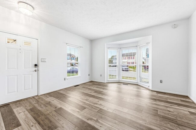 Photo - 210 Eisenhower Ct