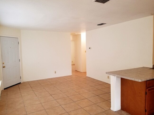 Photo - READY FOR MOVE-IN 410/Marbach!