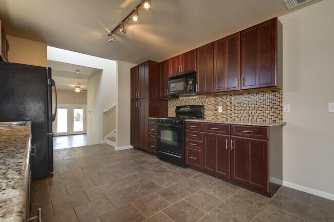 Photo - UT PRE LEASE: 2009 Remodeled 6 Bed / 3 Bat...