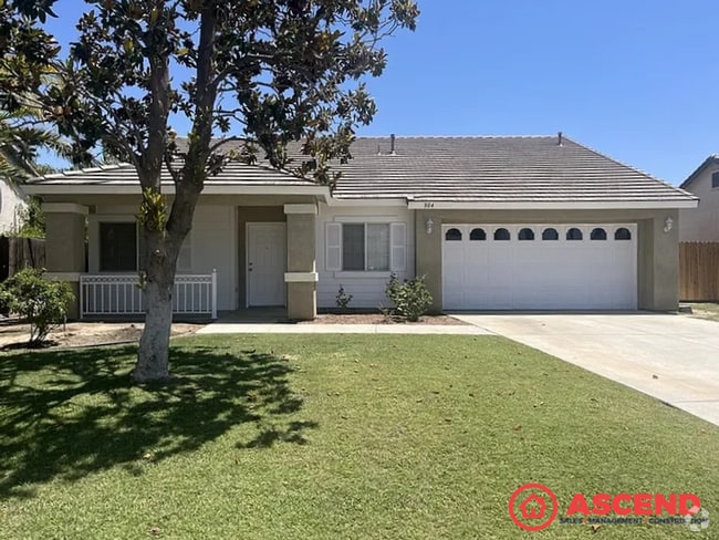 Building Photo - Lovely 3 Bedroom Home Off Stockdale Hwy!