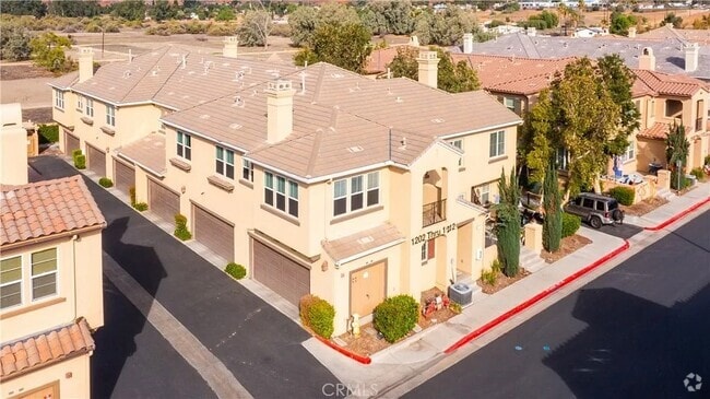 Building Photo - 1800 E Lakeshore Dr Rental