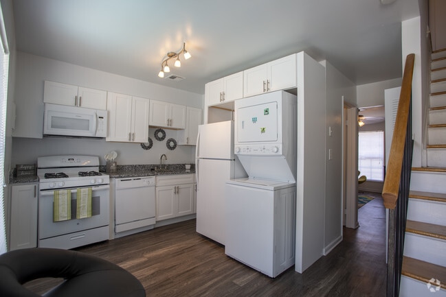 2HAB, 1.5BA - 944 ft² - Cocina - Newport Crossing Townhomes