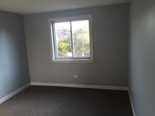 Building Photo - 5586 S Archer Ave Unit 3a