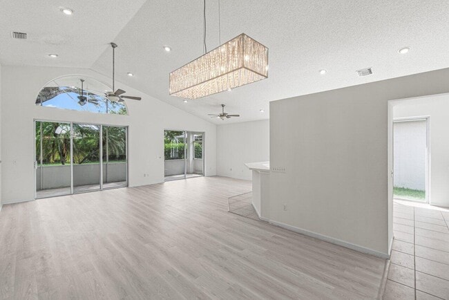 Photo - 7728 Edinburough Ln