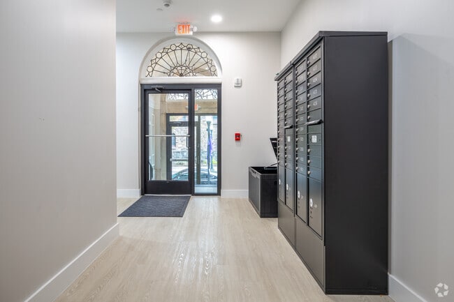 343 W 4th St