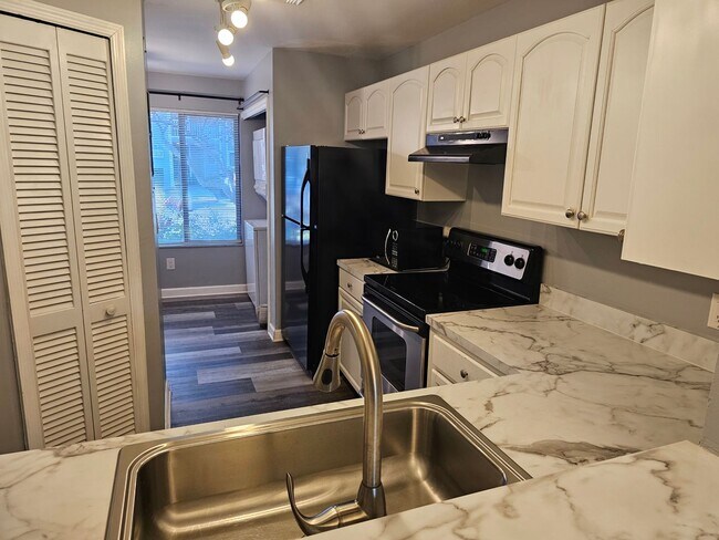 Photo - East Side 2 Bed 2 Bath Condo, Near Full Sail, UCF & Valencia.