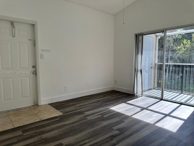 Building Photo - 891 Cypress Park Way Unit C6